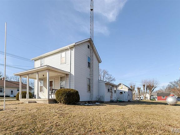 4th image of 111 W Warren St