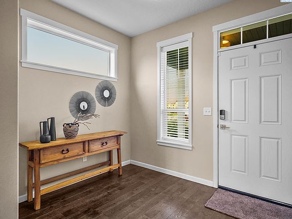 2nd image of 1547 Diamond Dr