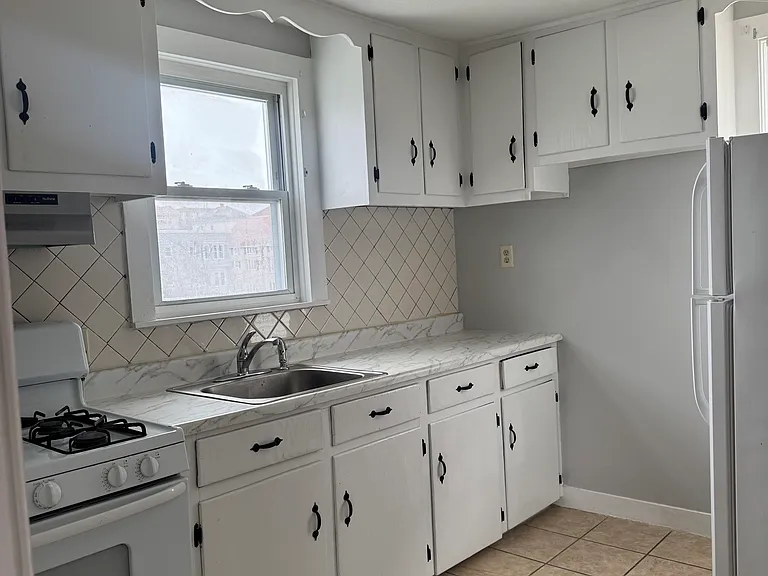 93 Webster St #3 — Photo 10
