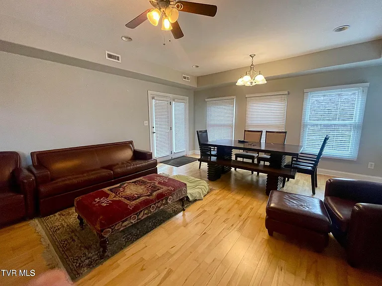 136 Westshore Point — Photo 4
