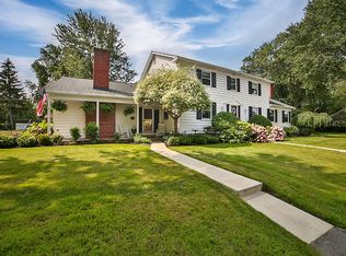 5 Evermay Ln, Williamsville, NY 14221