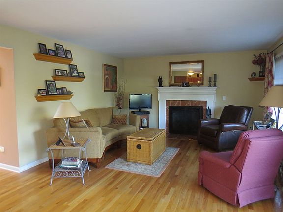 3rd image of 14 Siena Dr