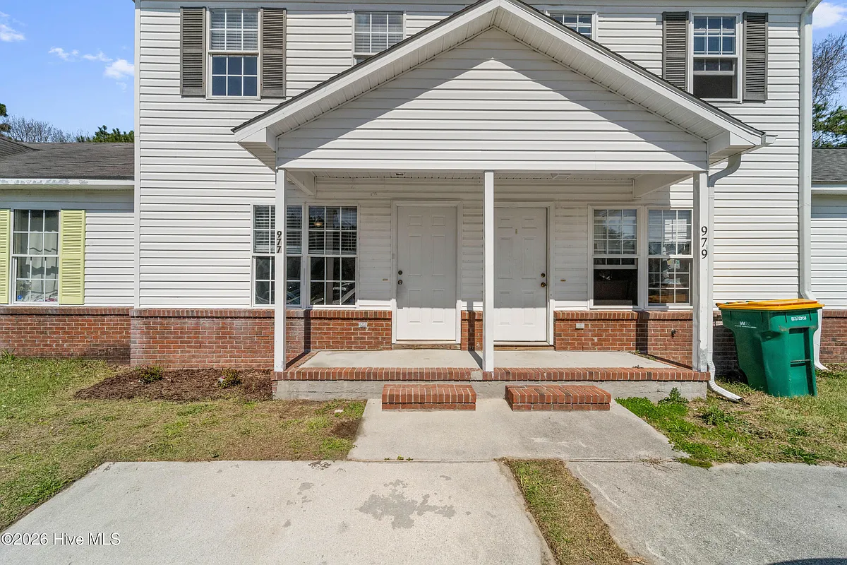 Building Photo - 977 W Pueblo Dr