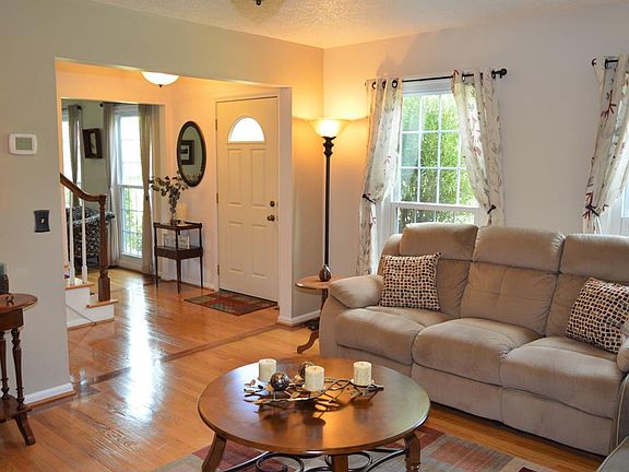 4th image of 1550 Pine Grove Ct