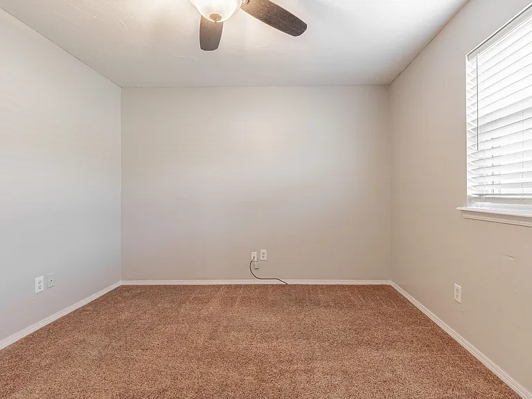 821 Peregrine Dr — Photo 41