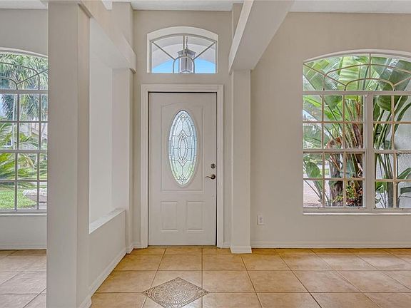 4th image of 878 Woodbine Dr