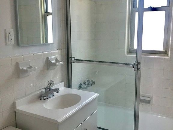 5th image of 350 E 52nd St APT 12e