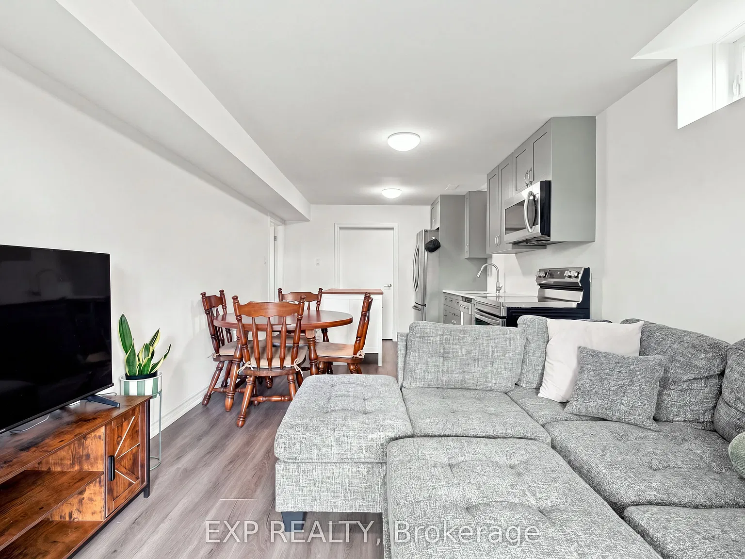 6 bed, $1,950 — Photo 3