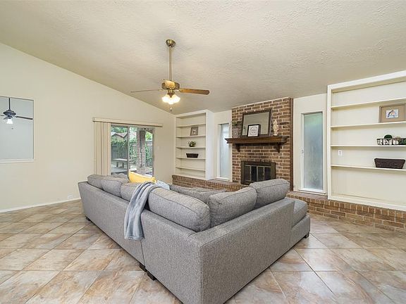 3rd image of 527 Misty Lake Dr
