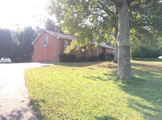 584 General Kershaw Dr, Old Hickory, TN 37138