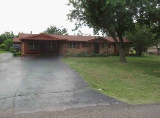 124 S Lake Park Dr, Mustang, OK 73064