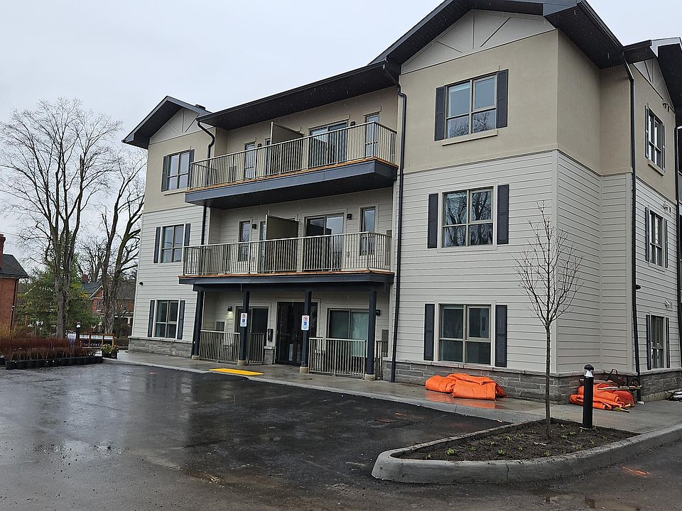 1st image of 369 Hunter St W #106