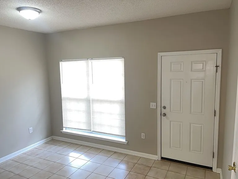 22 E Dubois St #2A — Photo 3