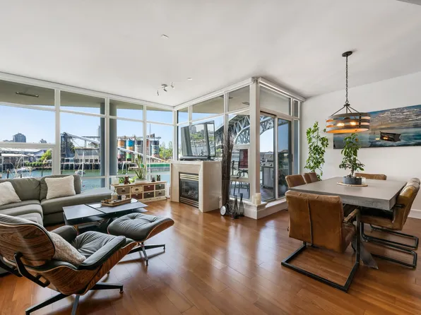 628 Kinghorne Mews #203, Vancouver, BC V6Z 3H6