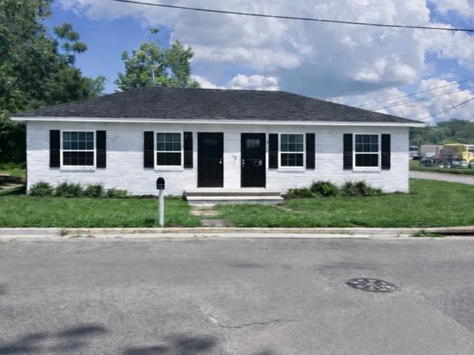 649 Rowe St SE