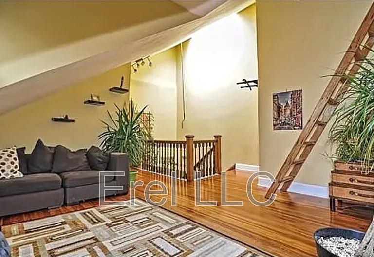 20 Sunset St #4 — Photo 3