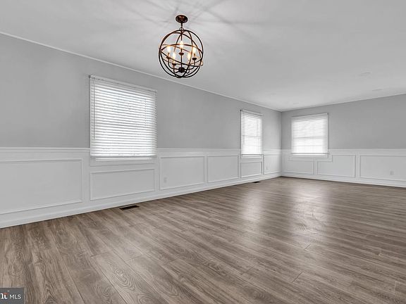 5th image of 100 Evergreen Dr