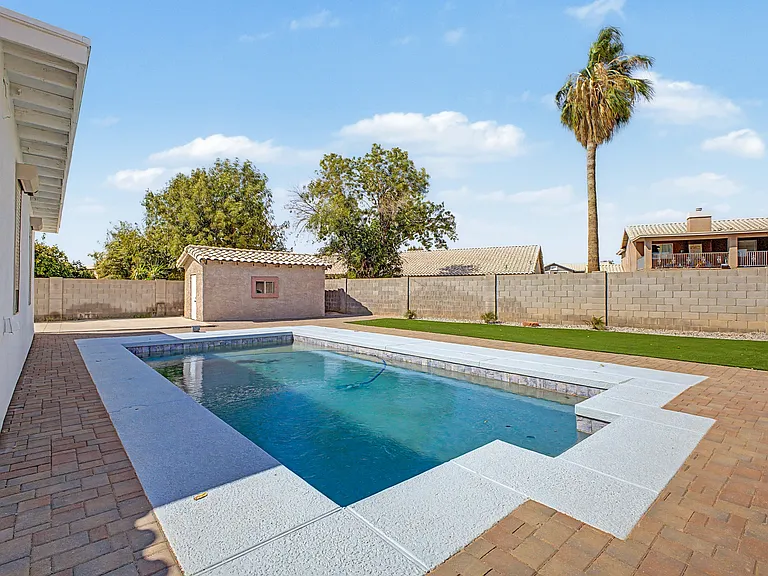 8544 W Holly St — Photo 38