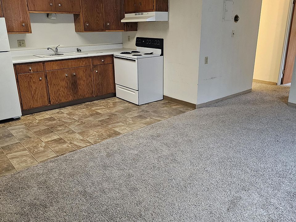 1st image of 327 Main St E APT 4