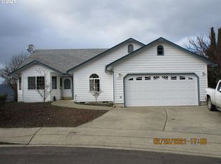 2932 Sycan Ct, Roseburg, OR 97471