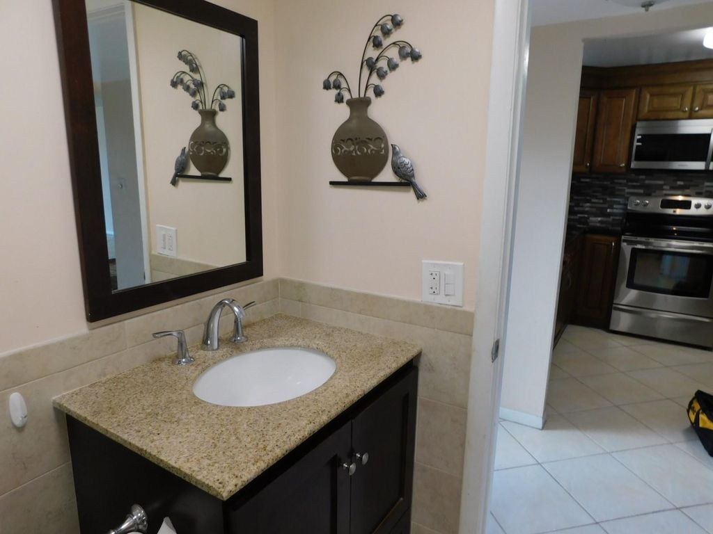 9580 Sunrise Lakes Boulevard #202, Sunrise, FL - More