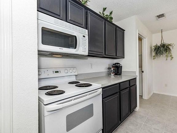 3rd image of 2005 Waterview Dr