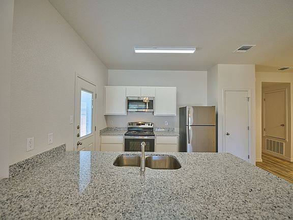 5th image of 1809 Clovis Dr