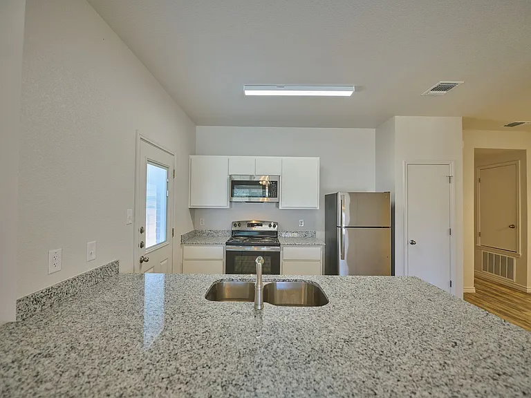 1809 Clovis Dr — Photo 5