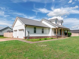 210 Edgewood Dr, Hohenwald, TN 38462