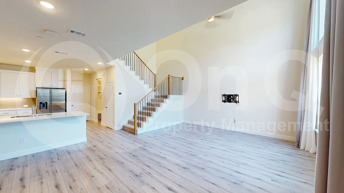 2 bed, 2.5 bath, 1768 sqft, $2,499 — Photo 2