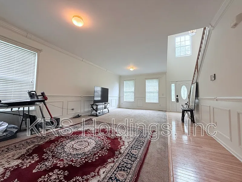 4 bed, 2.5 bath, 3430 sqft, $2,495 — Photo 3