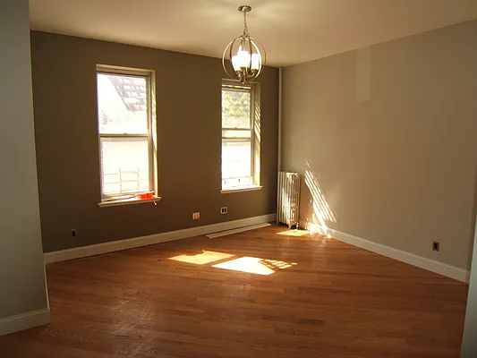 Rented by Joel Weisz, LREB | media 17