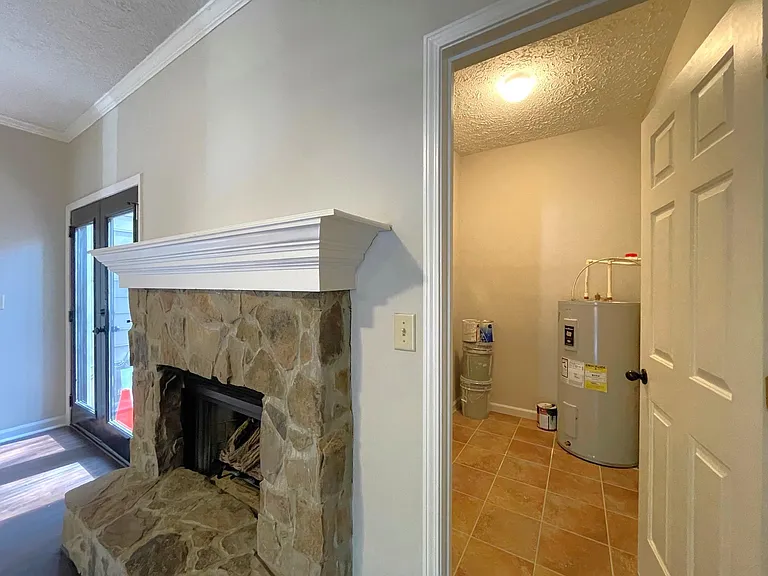4002 Elm St — Photo 6