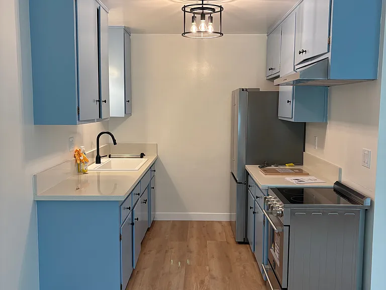 218 Loma Ave #3 — Photo 3