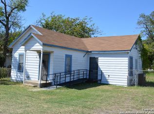 603 N Teel Dr, Devine, TX 78016