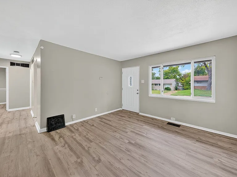 138 Grampian Rd — Photo 6