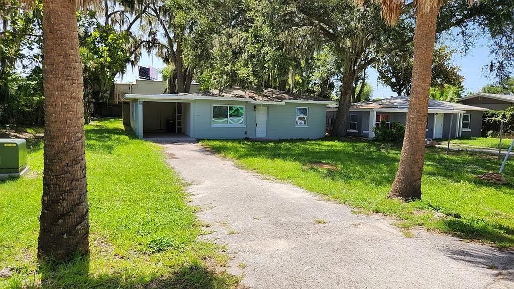 3 bed, 1.0 bath, 1044 sqft, $1,900 — Photo 2