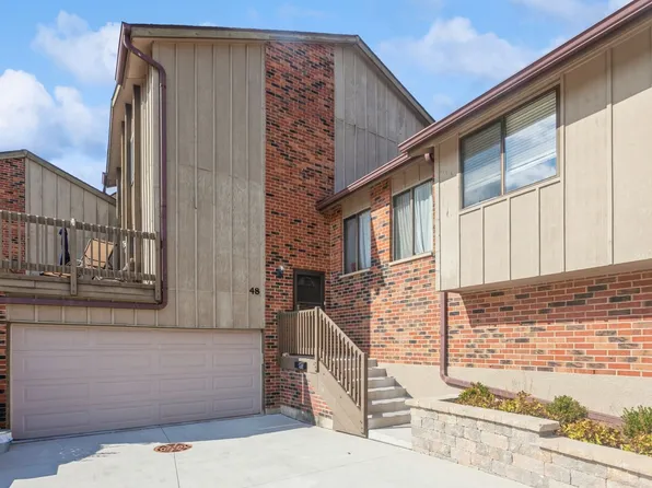 48 Portwine Rd, Willowbrook, IL 60527