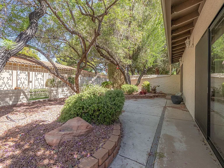 2204 Plaza Del Robles — Photo 30