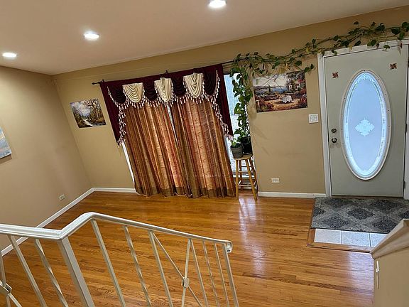 2nd image of 645 Nelson Ln #645