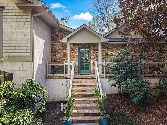 2nd image of 1215 Sheridan Rd NE