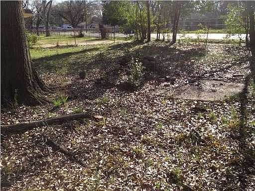 2nd image of 400 E Vandiver Blvd