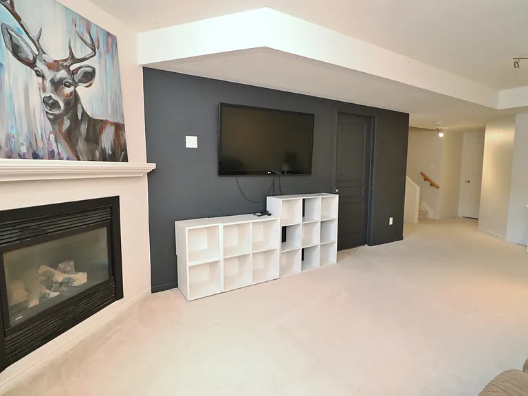 2216 Brockstone Cres — Photo 33