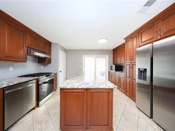 74 Sumner Avenue image 9 of 28