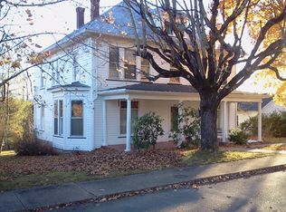 209 W Broadway St, Athens, WV 24712