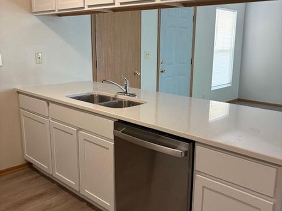 3rd image of 5800 Beechwood Dr #5866