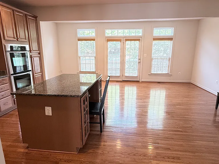 1560 Rutland Way — Photo 30