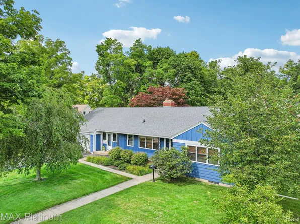 320 Madison St, Howell, MI 48843