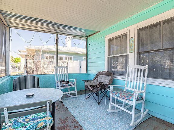 4th image of 428 N Oleander Ave