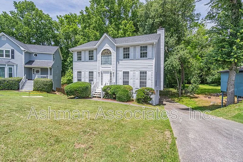 3 bed, 2.5 bath, 2354 sqft, $1,950 — Photo 2